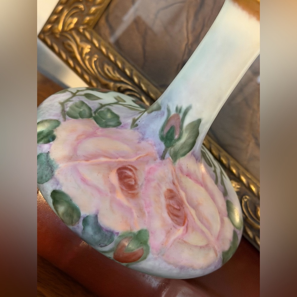 Vintage 1950’s Floral Porcelain 6” Vase. Signed | Delicate | Heritage | Pastel - Picture 3 of 7